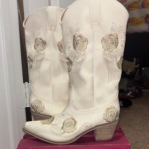 Mi.iM Cream Floral Embroidered Heeled Boots